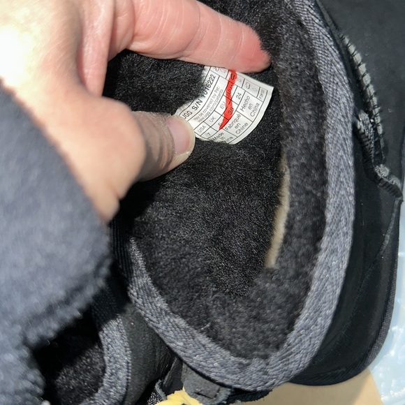 Women’s UGG CLASSIC MINI II BOOTS BLACK - Picture 10 of 13